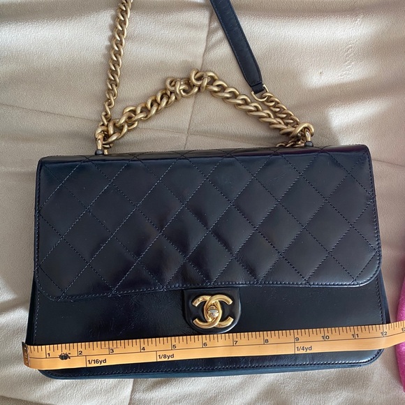 Like New CHANEL purse - Picture 7 of 10